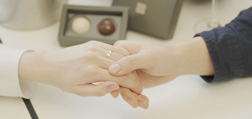 로맨틱한 순간을 더욱 빛나게 하는 부드러운 와인과 달콤한 디저트와 함께 신라스테이에서 잊지 못할 봄캉스를 즐겨보세요.